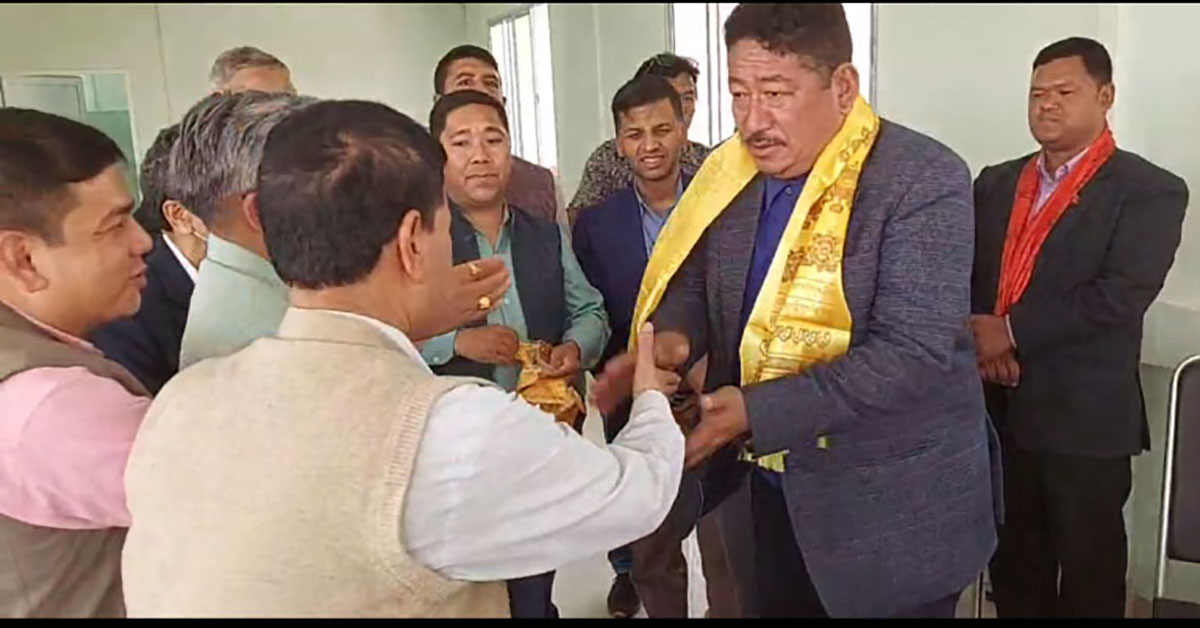 चेलीबेटी बेचबिखनको मुद्दैमुद्दा खेपेका नुवाकोटका सुनबहादुर एमालेमा प्रवेश 